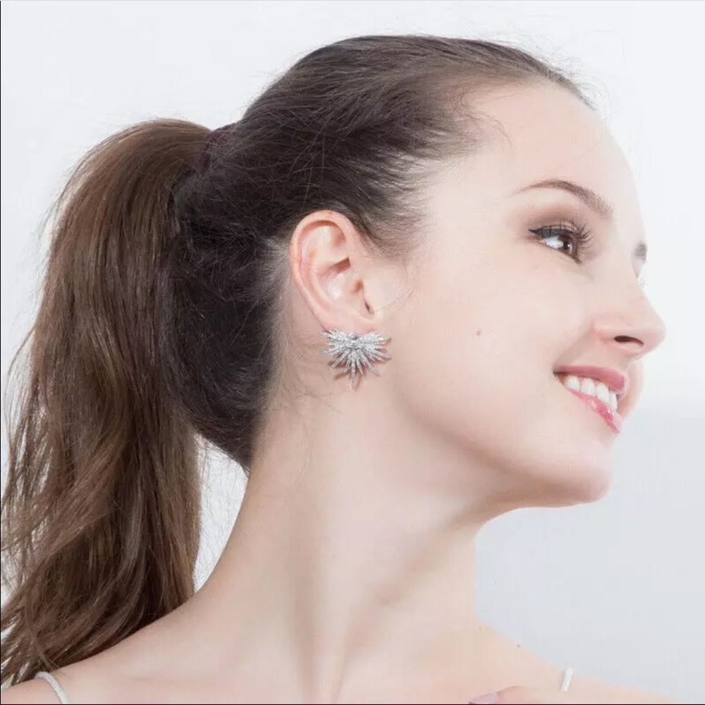 New Silver Lovely Diamond Stud Earrings - Picture 4 of 6